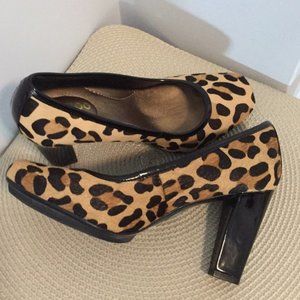 Leopard print pumps